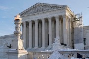 美最高法院撤銷下級法院命令 允許政府推進聯邦機構大裁員