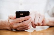 “霸總短劇”瘋狂收割銀發族，半月談：拿什么拯救嗑劇老人