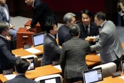 韓國(guó)總統(tǒng)尹錫悅彈劾案未在國(guó)會(huì)通過 此前執(zhí)政黨議員離席抵制