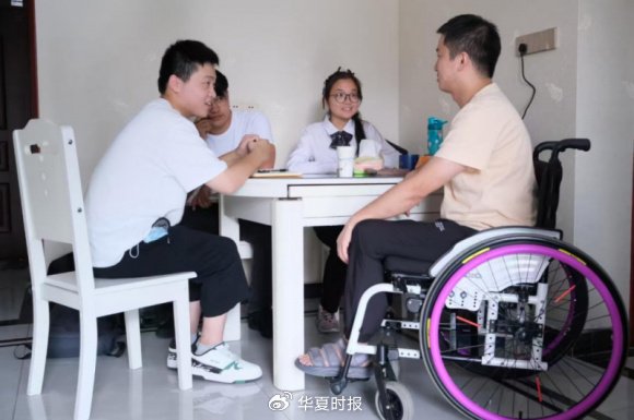 杭州“愛無礙”團(tuán)隊(duì)：無障礙環(huán)境建設(shè)中的“95后”力量