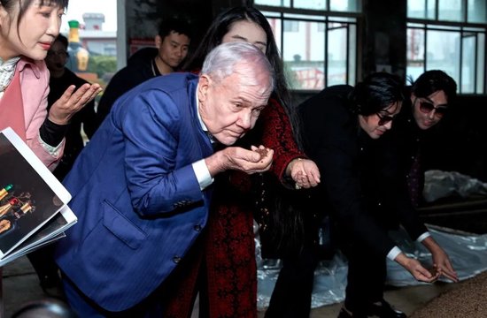 頻頻稱贊“很棒”！全球投資界泰斗羅杰斯探秘貴州珍酒