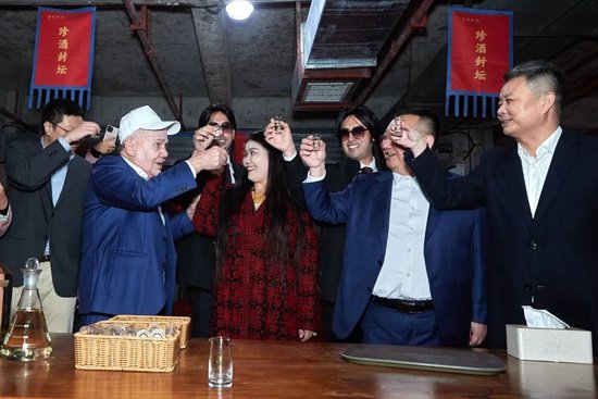 頻頻稱贊“很棒”！全球投資界泰斗羅杰斯探秘貴州珍酒