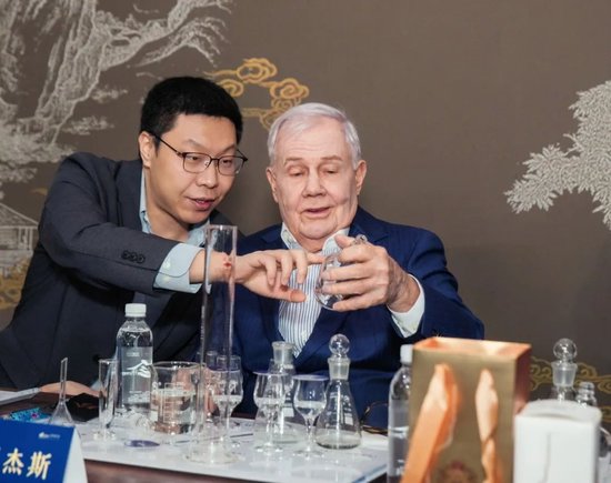頻頻稱贊“很棒”！全球投資界泰斗羅杰斯探秘貴州珍酒