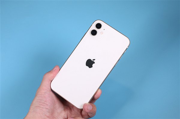 國補優惠下！蘇州顧客排隊20小時搶購蘋果手機 便宜1700元