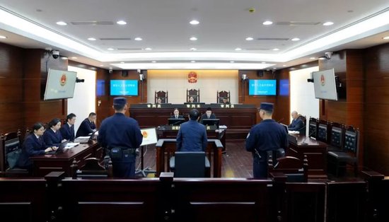 上海立信會計金融學院原黨委副書記文選才受審