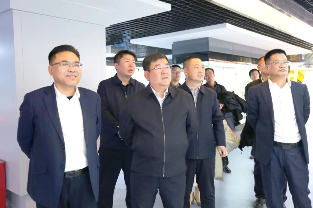 集團(tuán)公司與中國黃金集團(tuán)簽署戰(zhàn)略合作協(xié)議