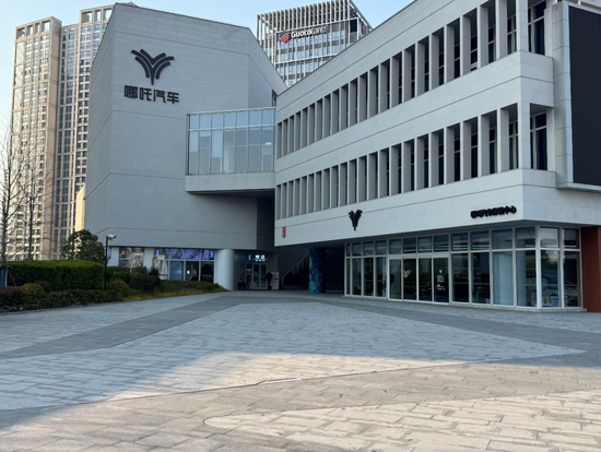 大批員工被裁、工廠停產(chǎn)！召集百余家供應(yīng)商談30億元化債方案，哪吒汽車“生死競速”
