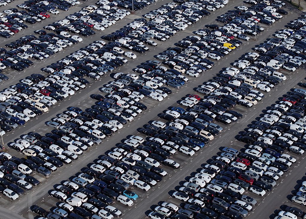 車企囤貨漲價、藥企研發承壓，特朗普關稅下全球產業鏈重構風險高企