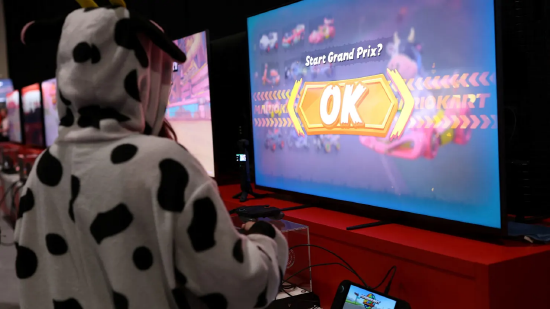 英偉達CEO黃仁勛稱任天堂Switch 2配備專用AI處理器